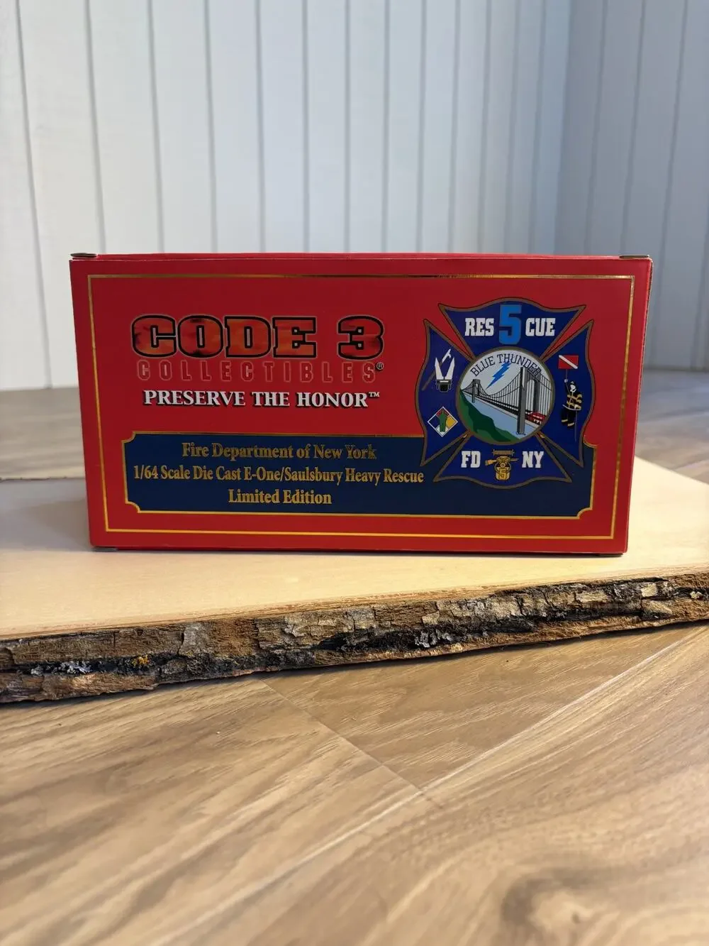 Code 3 FDNY Rescue 5 E-One Saulsbury Heavy Rescue 1:64 NIB COA Limited 5004